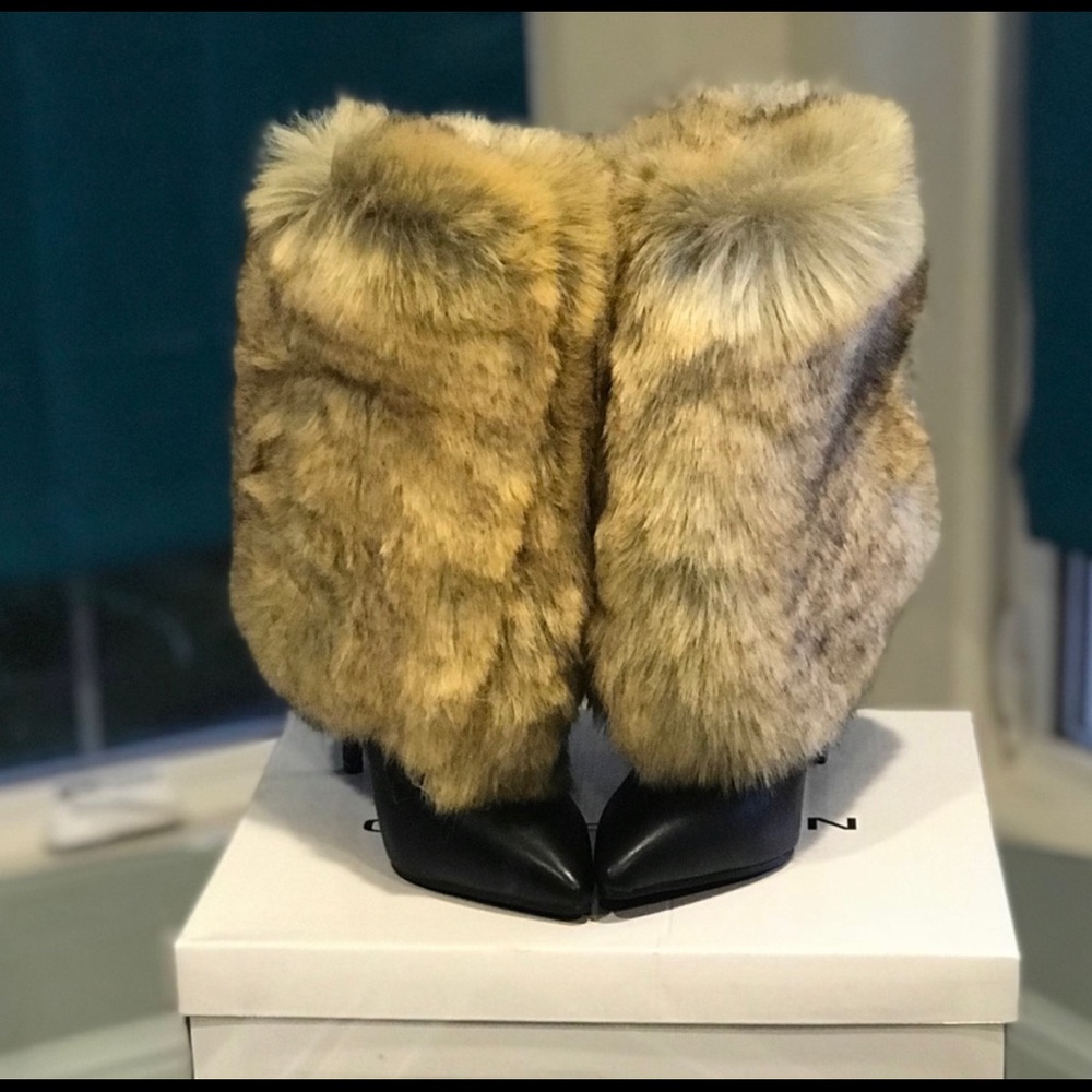 BRAND NEW FAUX FUR BOOTIES